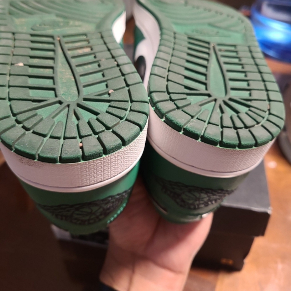 Jordan Athletic Shoes in Green and White - Picture 7 of 7